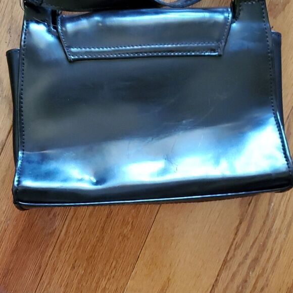 Guess -- small patent leather purse - Picture 3 of 4